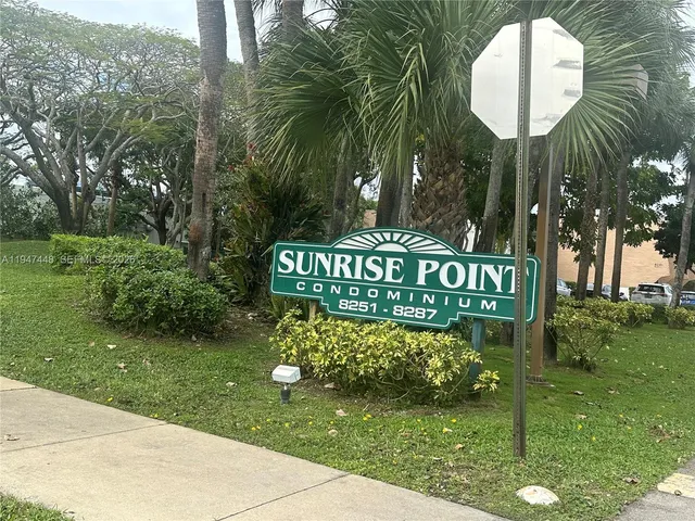 $2,300 | 8267 Southwest 128th Street, Unit 210, Pinecrest, FL 33156