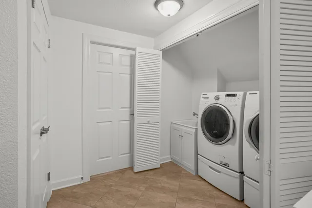 $399,900 | 1300 Parkway Drive, Brookfield, WI 53005