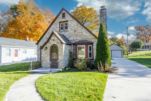 $399,900 | 1300 Parkway Drive, Brookfield, WI 53005