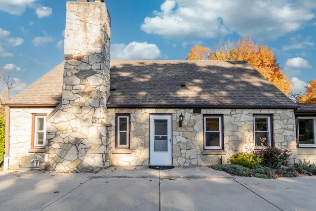 $399,900 | 1300 Parkway Drive, Brookfield, WI 53005