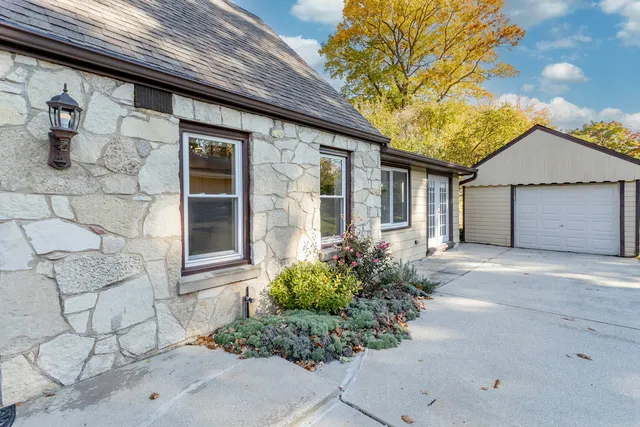 $399,900 | 1300 Parkway Drive, Brookfield, WI 53005