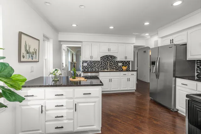 $399,900 | 1300 Parkway Drive, Brookfield, WI 53005