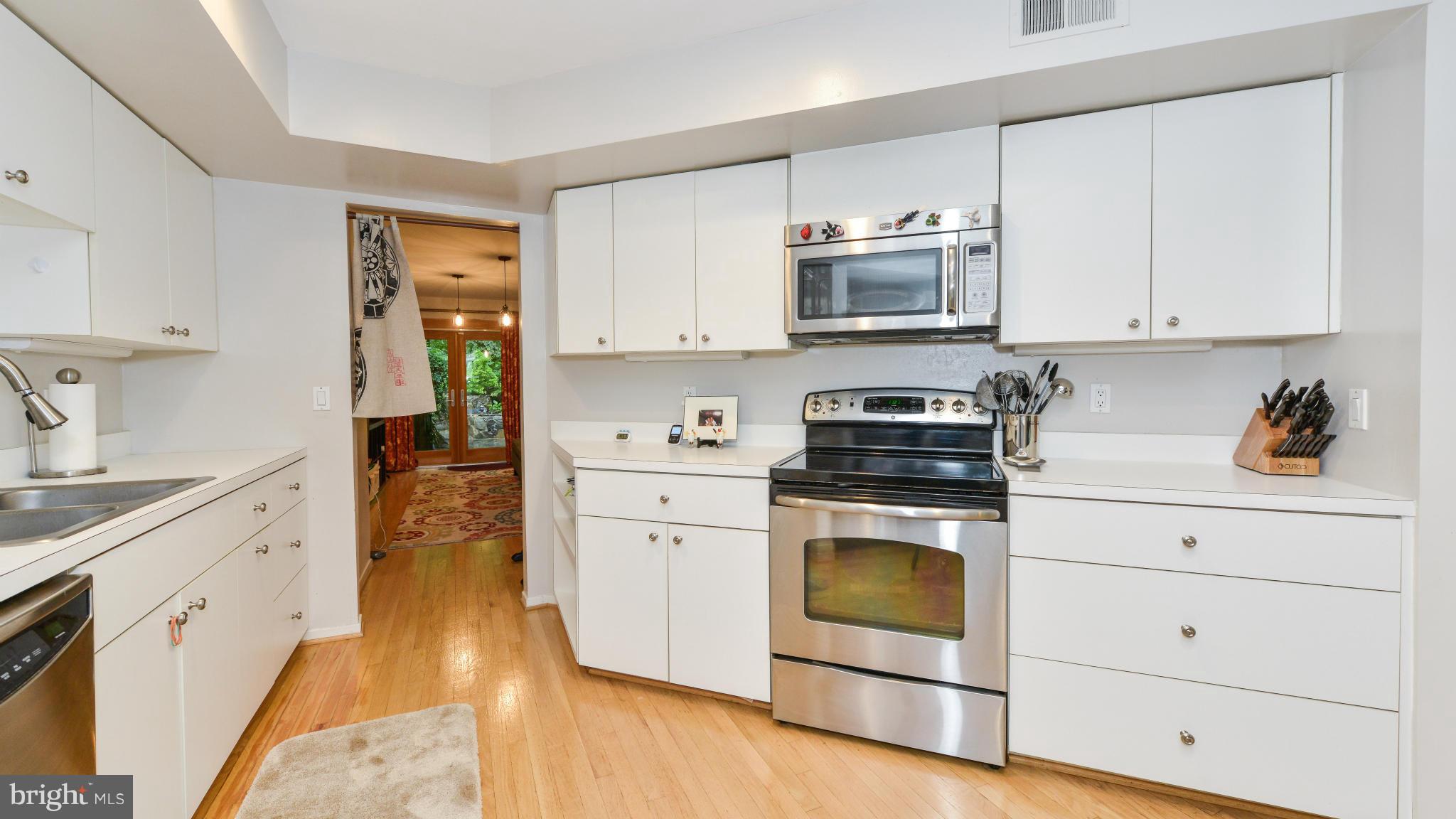 2013 Turtle Pond Drive Reston, VA 20191 - Photo 6 of 30 Kitchen