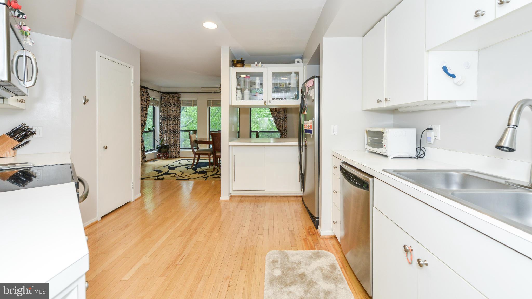 2013 Turtle Pond Drive Reston, VA 20191 - Photo 7 of 30 Kitchen