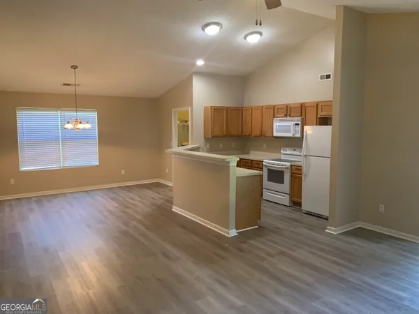 $1,700 | 77 Clark Street, Newnan, GA 30263