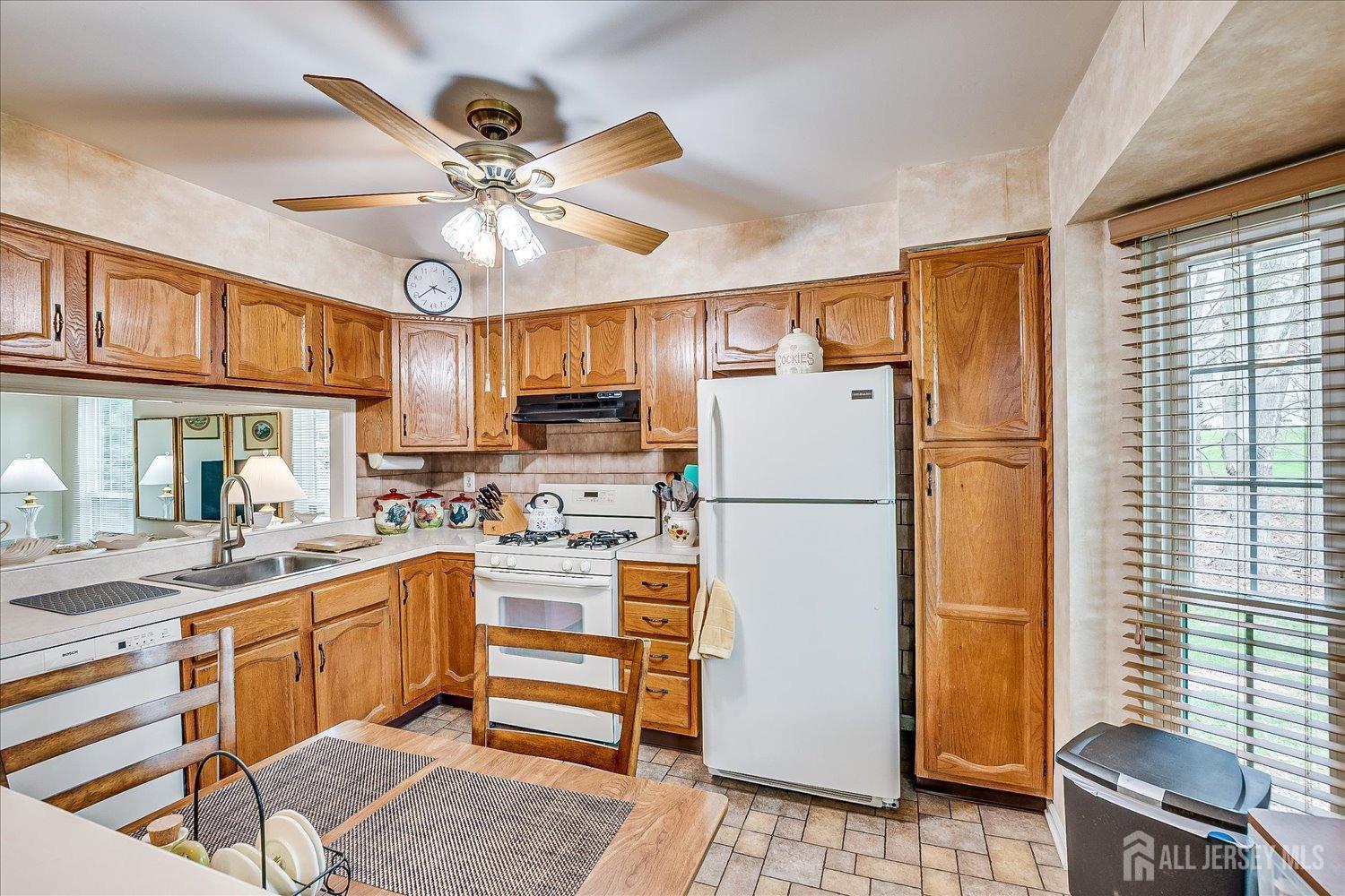 506 Maplecrest Road Edison, NJ 08820 - Photo 12 of 33