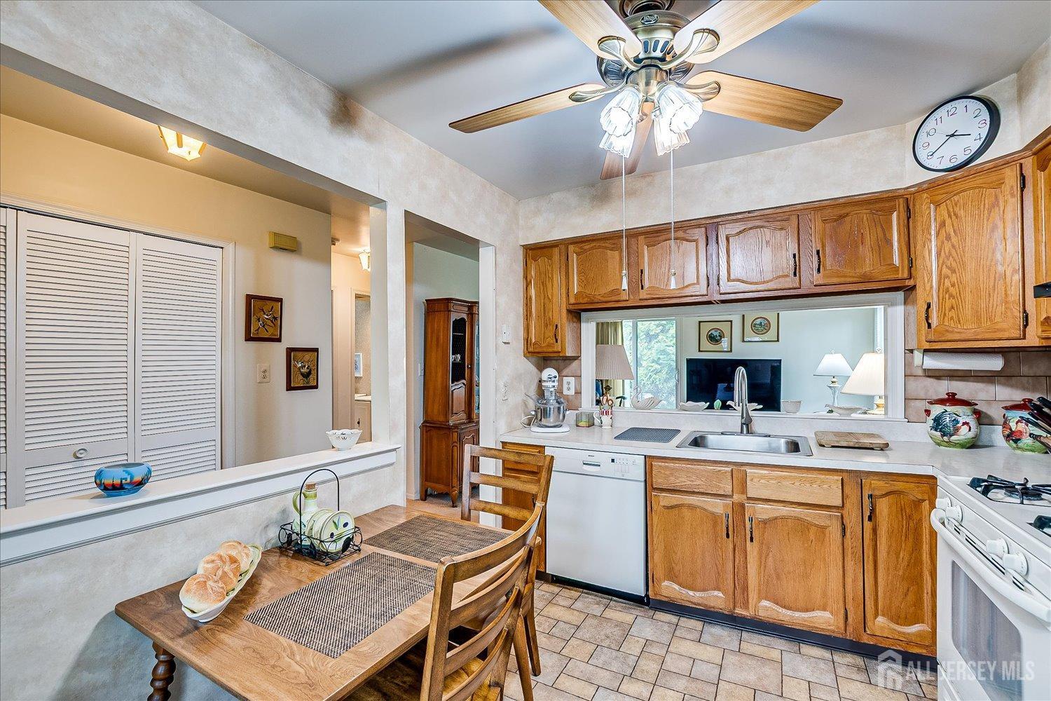 506 Maplecrest Road Edison, NJ 08820 - Photo 15 of 33