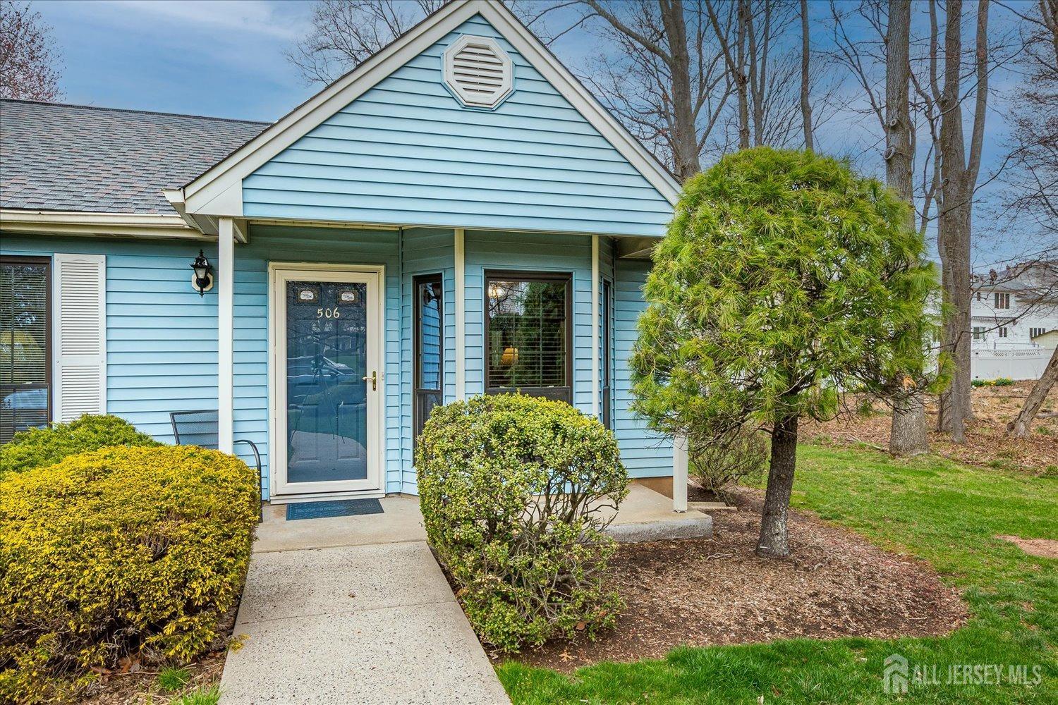 506 Maplecrest Road Edison, NJ 08820 - Photo 3 of 33