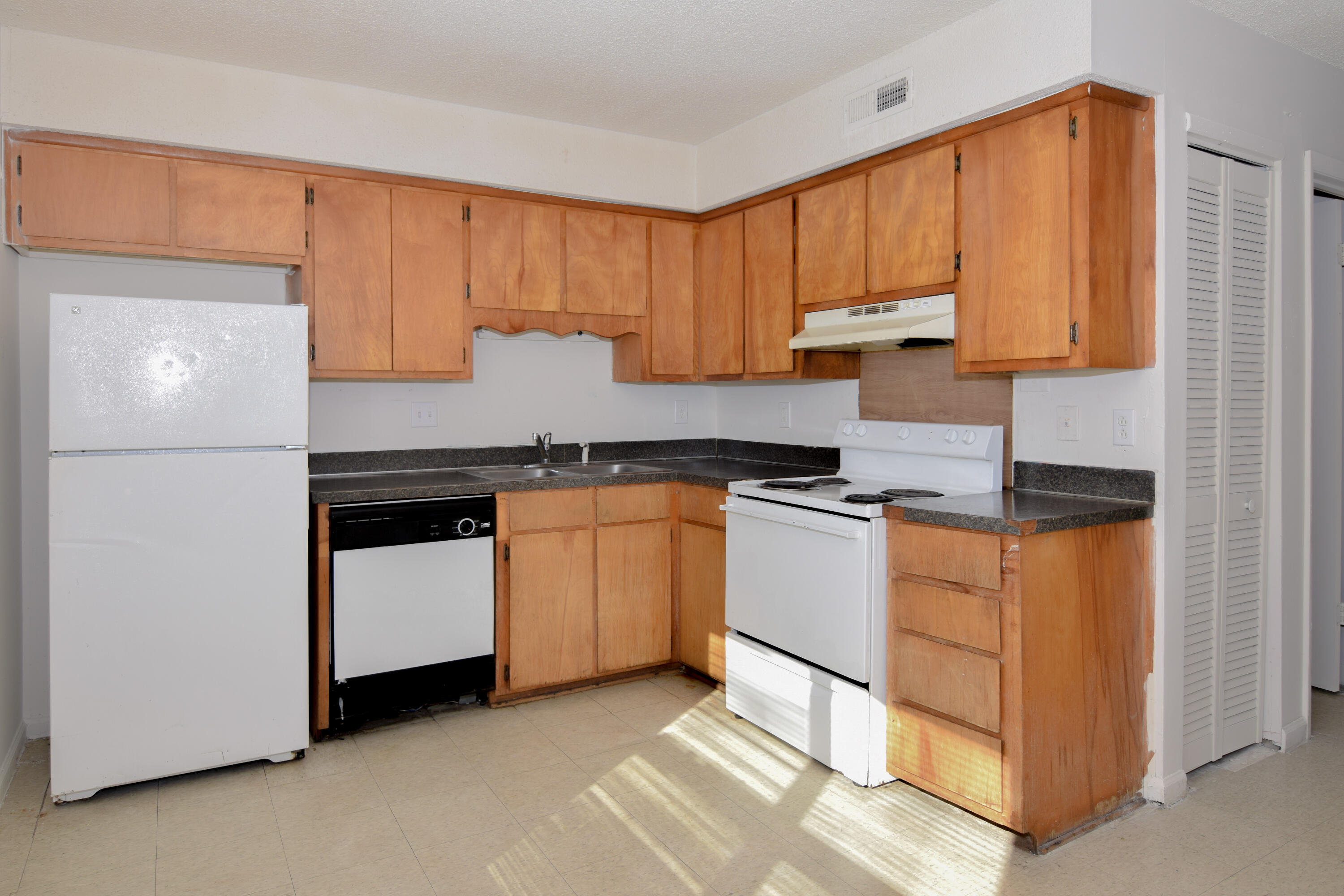 7657 Hunters Ridge Lane North Charleston, SC 29420 - Photo 4 of 11 7657 Hunters Ridge-12