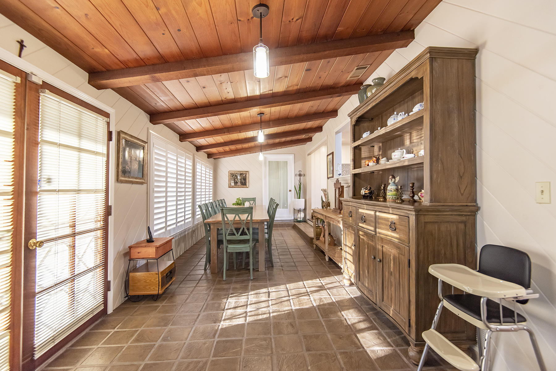 299 South Callison Road Tipton, CA 93272 - Photo 27 of 55 Beautiful vaulted wood ceiling with wood beams!