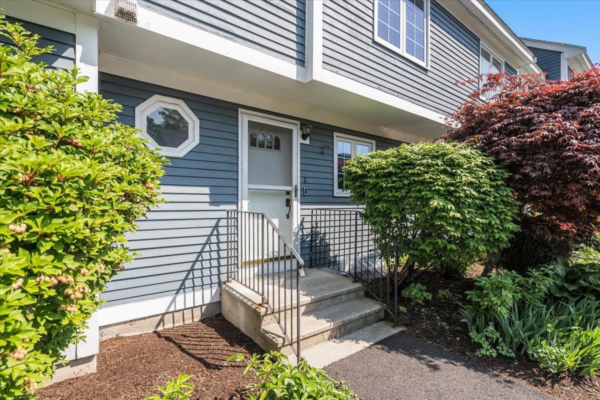 7 Swift Lane Merrimack, NH 03054 - Photo 3 of 39