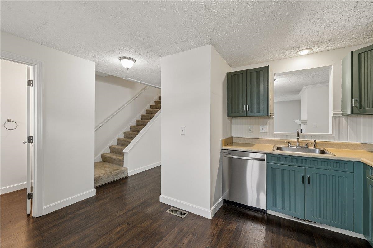 7 Swift Lane Merrimack, NH 03054 - Photo 8 of 39