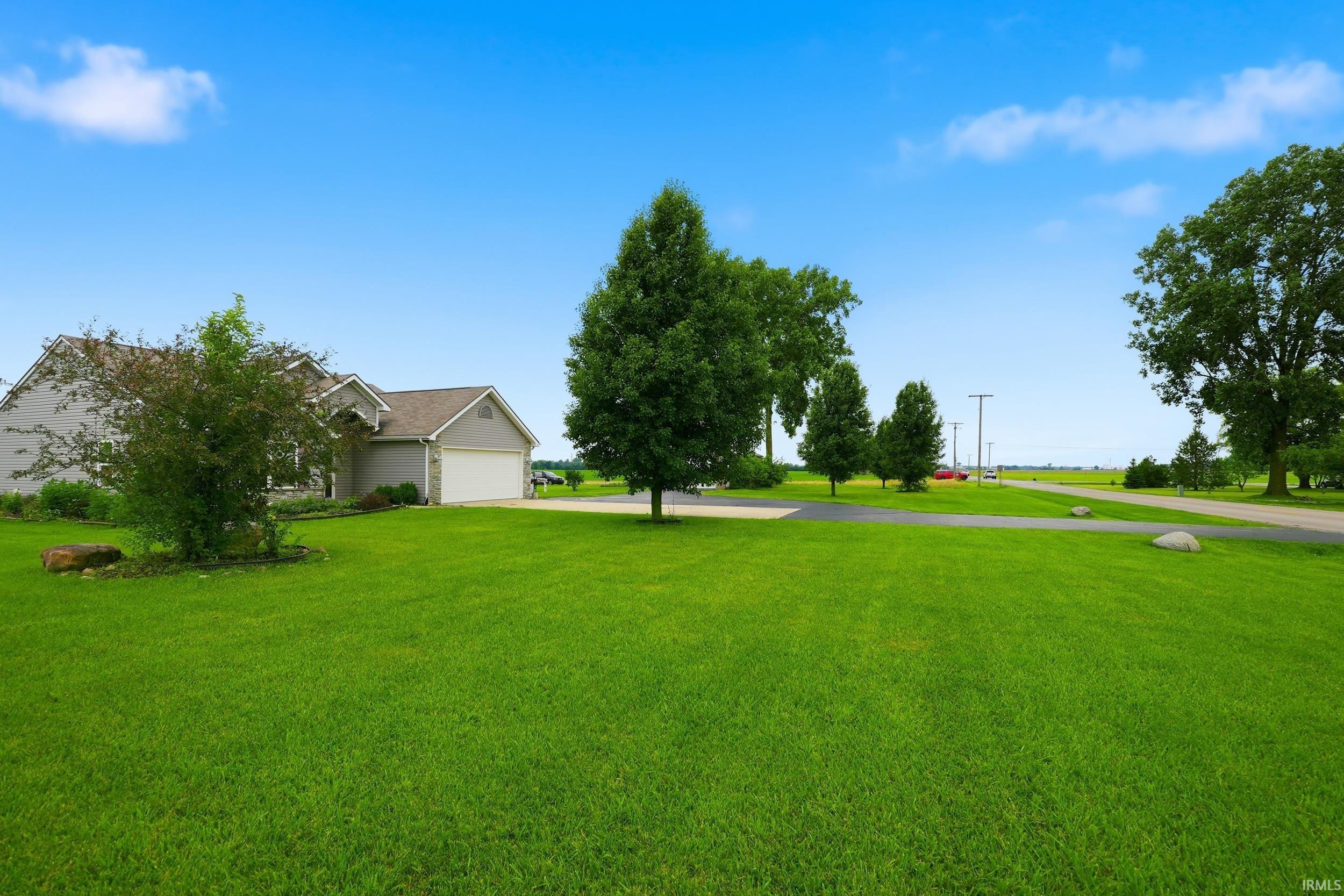 14940 Feighner Road Roanoke, IN 46783 - Photo 3 of 36