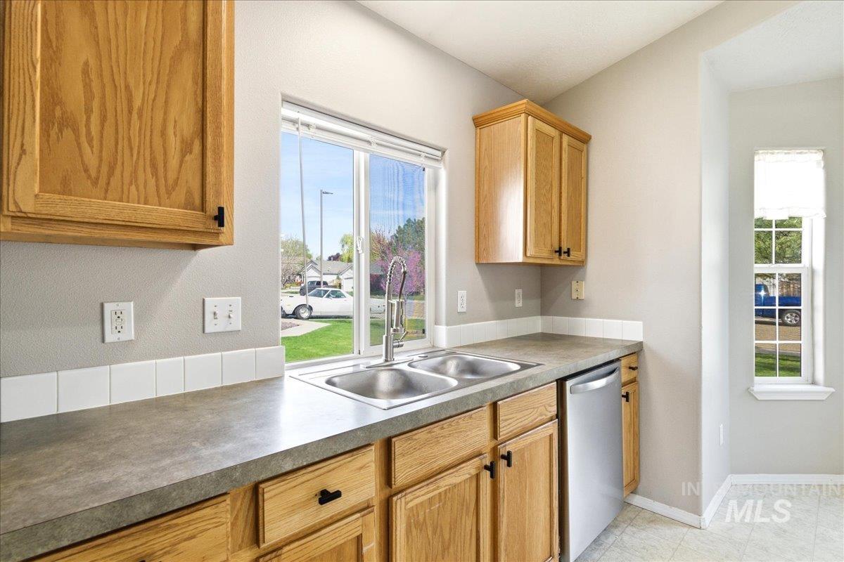 14237 Carolina Street Caldwell, ID 83607 - Photo 9 of 27