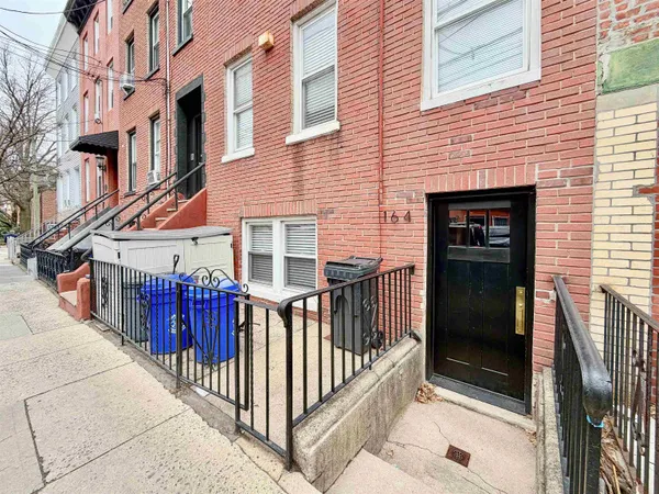 $2,300 | 164 6th Street, Unit 2, Hoboken, NJ 07030