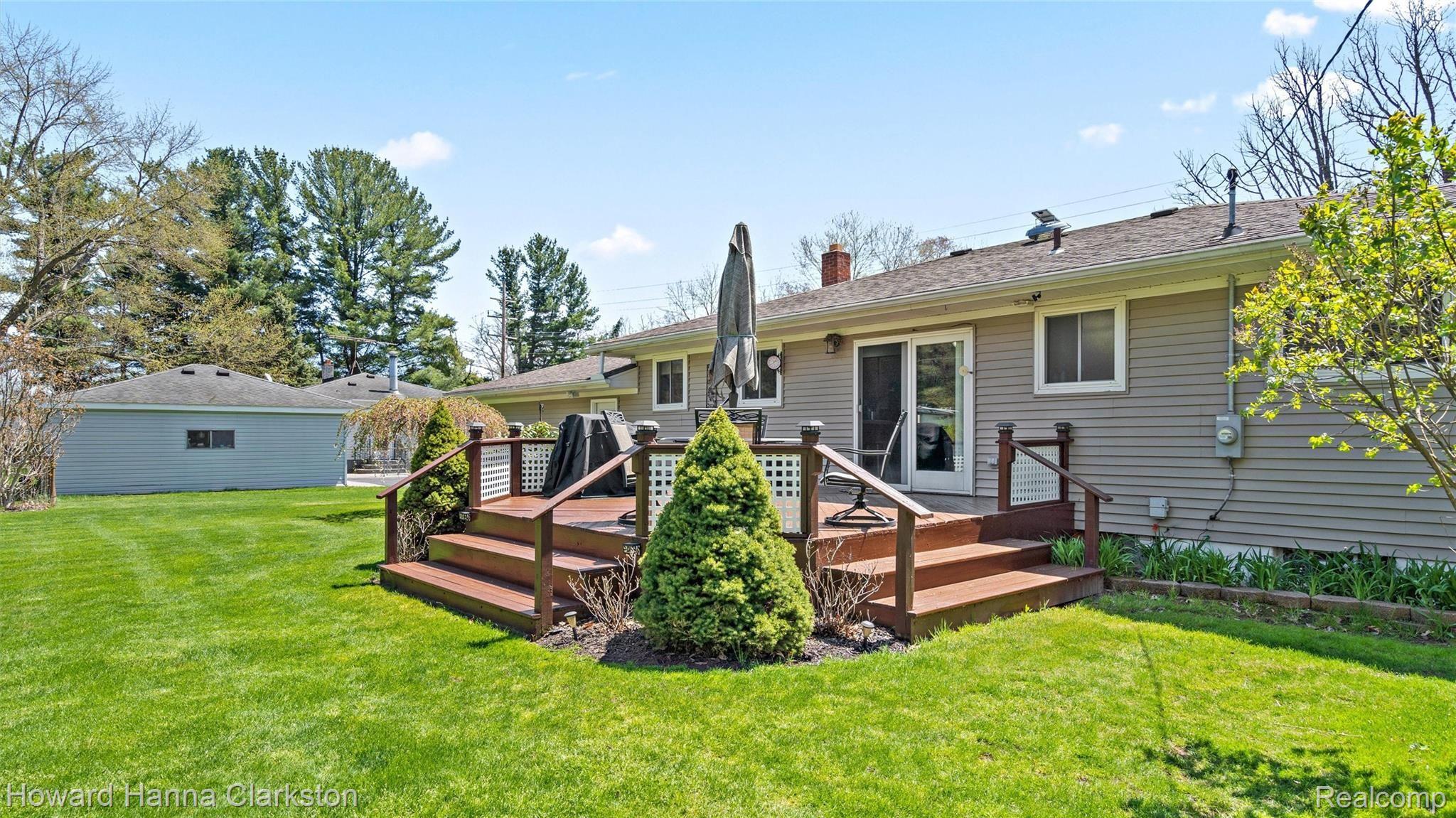 5122 Waldon Road Clarkston, MI 48348 - Photo 18 of 21 Deck