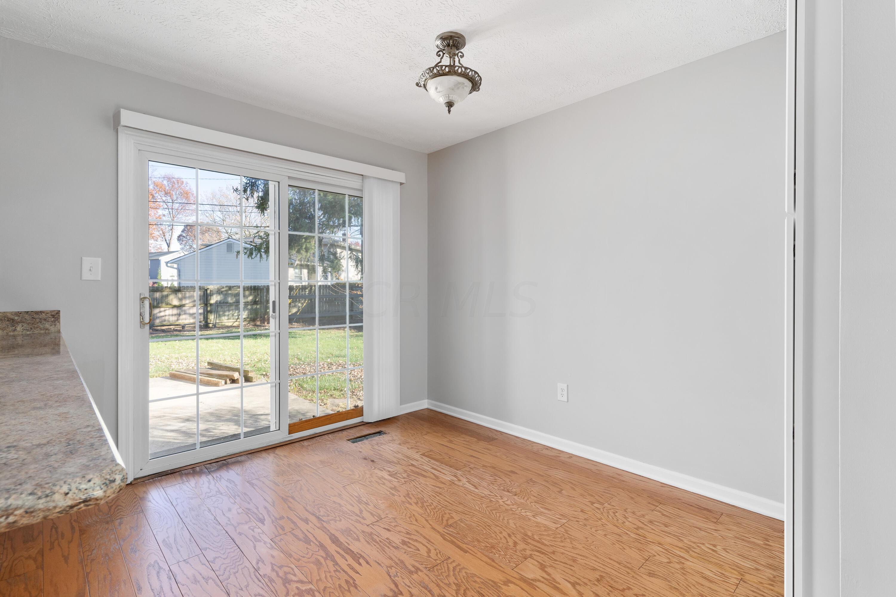 255 Broken Arrow Road Columbus, OH 43230 - Photo 16 of 40 Eating Space
