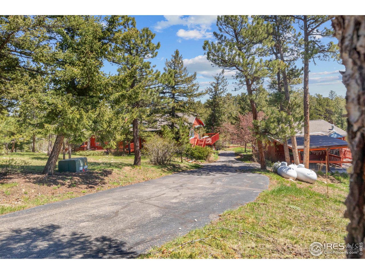 470 Brook Circle Boulder, CO 80302 - Photo 3 of 40 Paved Driveway
