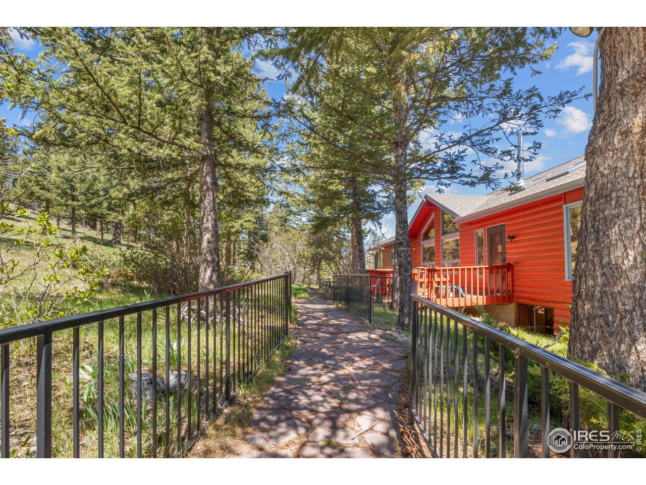 470 Brook Circle Boulder, CO 80302 - Photo 4 of 40 Walkway to front door