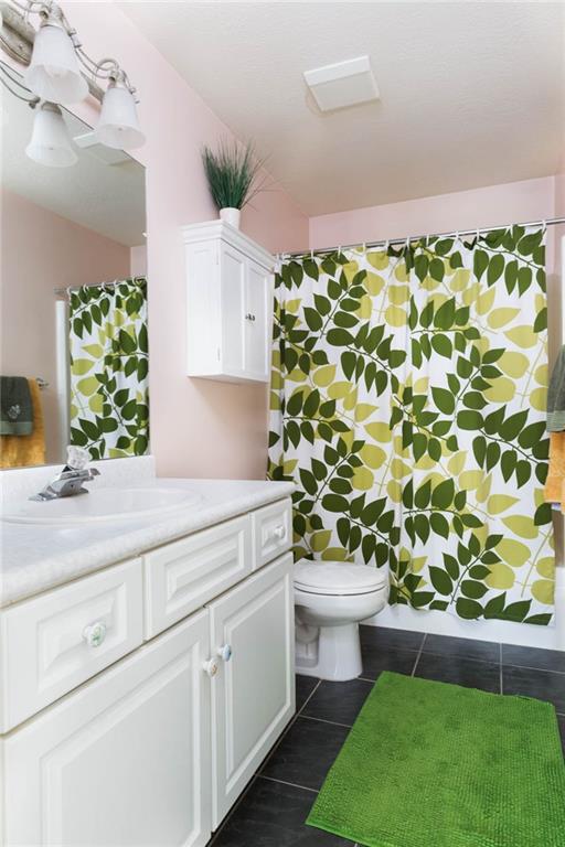 501 Hidden Court McKees Rocks, PA 15136 - Photo 15 of 25 Secondary full bathroom