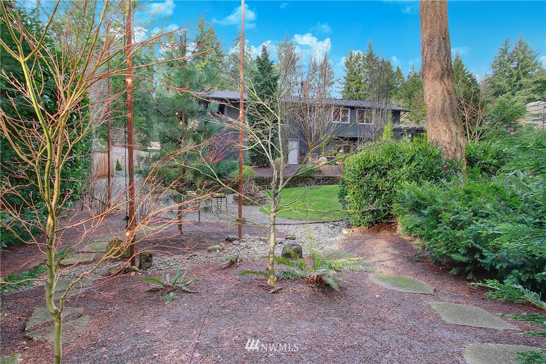 15003 Southeast 138th Place Renton, WA 98059 - Photo 34 of 38 a view of a garden with a house