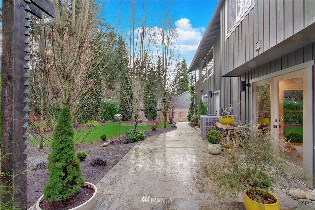 15003 Southeast 138th Place Renton, WA 98059 - Photo 36 of 38 a view of a chair and tables in the patio