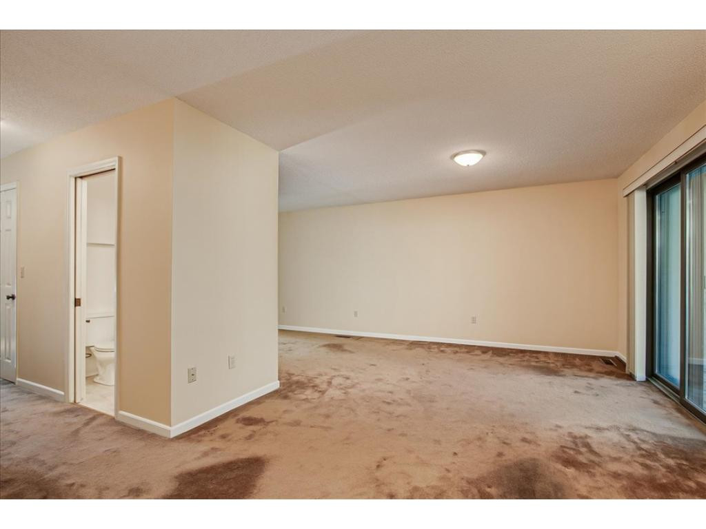 112 Scotland Road, Unit B3 Kingsport, TN 37660 - Photo 11 of 32 Living and part of Dining Area