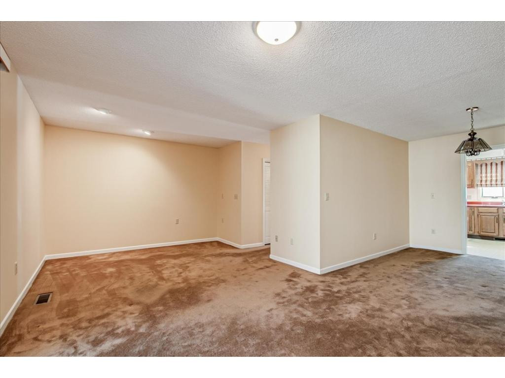 112 Scotland Road, Unit B3 Kingsport, TN 37660 - Photo 12 of 32 Dining and Living Room Area