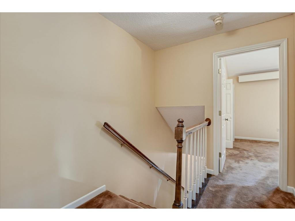 112 Scotland Road, Unit B3 Kingsport, TN 37660 - Photo 15 of 32 Up Stairs Hallway