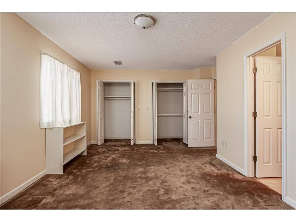 112 Scotland Road, Unit B3 Kingsport, TN 37660 - Photo 18 of 32 2nd Bedroom w access to Bath