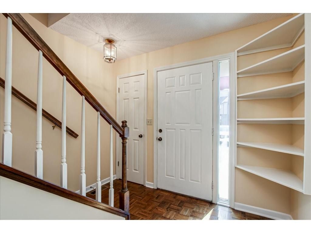 112 Scotland Road, Unit B3 Kingsport, TN 37660 - Photo 3 of 32 Foyer Entrance