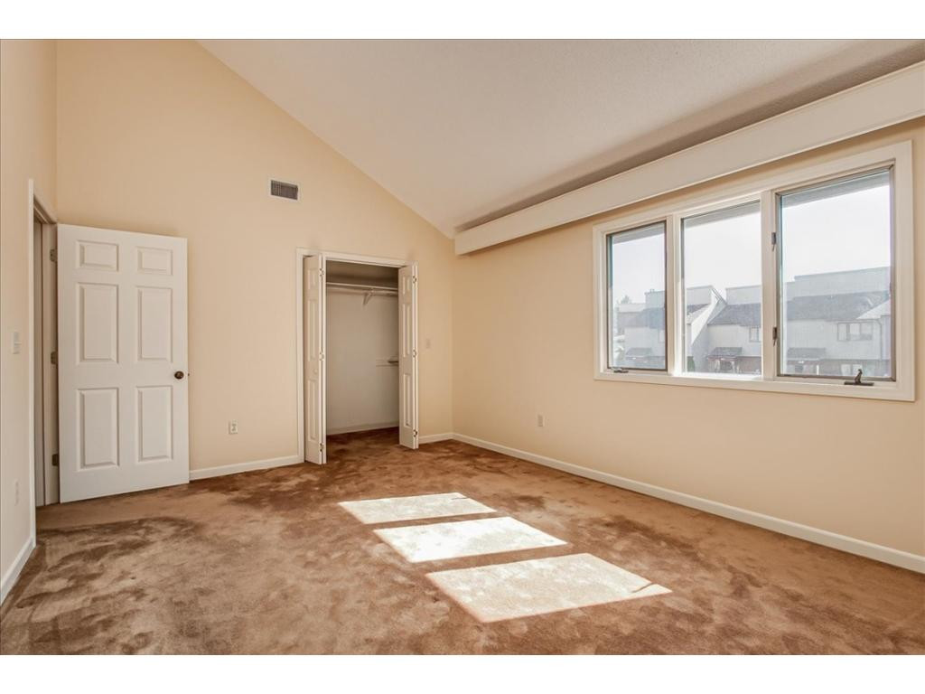 112 Scotland Road, Unit B3 Kingsport, TN 37660 - Photo 22 of 32 Master with Vaulted Ceilings