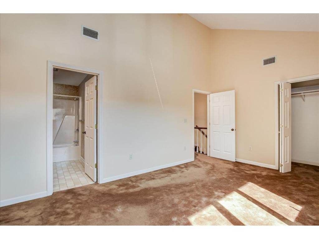 112 Scotland Road, Unit B3 Kingsport, TN 37660 - Photo 23 of 32 Full Bath access from Master
