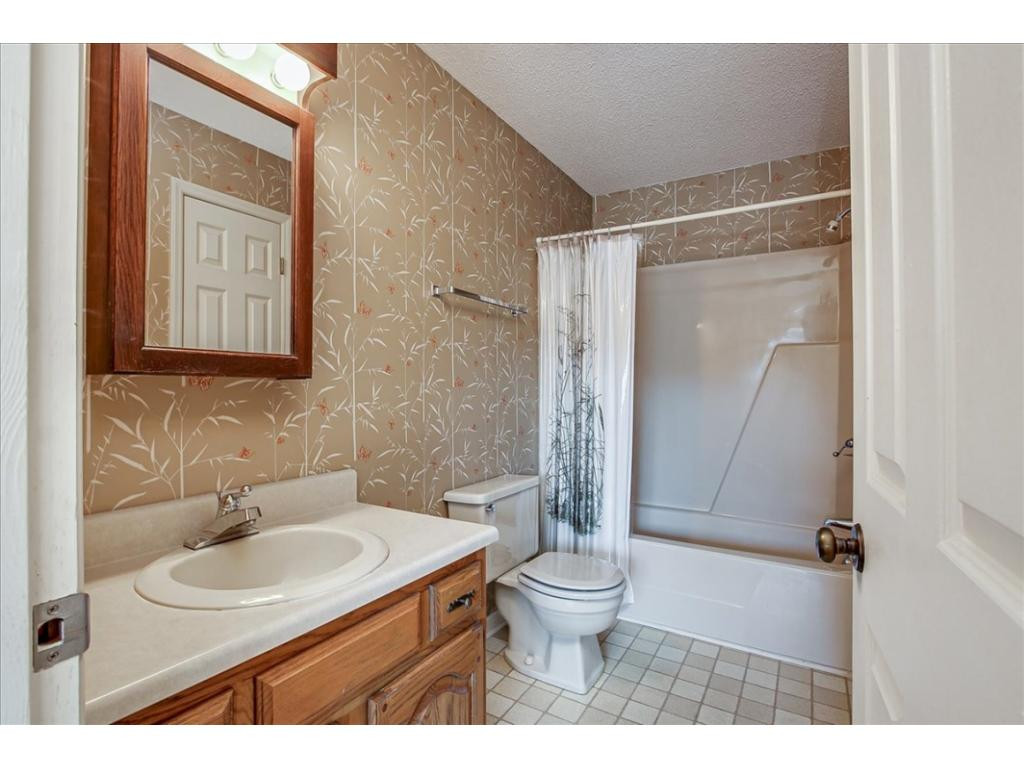 112 Scotland Road, Unit B3 Kingsport, TN 37660 - Photo 24 of 32 Private Master Full Bath