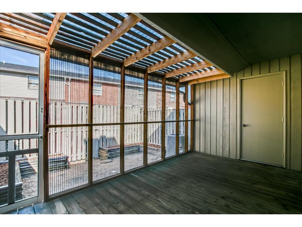 112 Scotland Road, Unit B3 Kingsport, TN 37660 - Photo 25 of 32 Covered Screened Porch