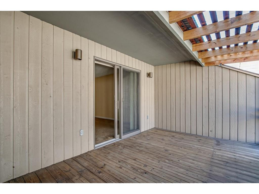 112 Scotland Road, Unit B3 Kingsport, TN 37660 - Photo 26 of 32 Covered Screen Porch
