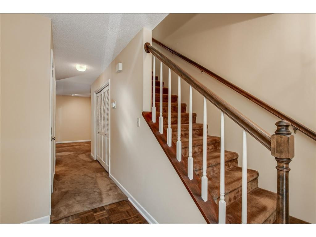 112 Scotland Road, Unit B3 Kingsport, TN 37660 - Photo 4 of 32 Hall to Living Room