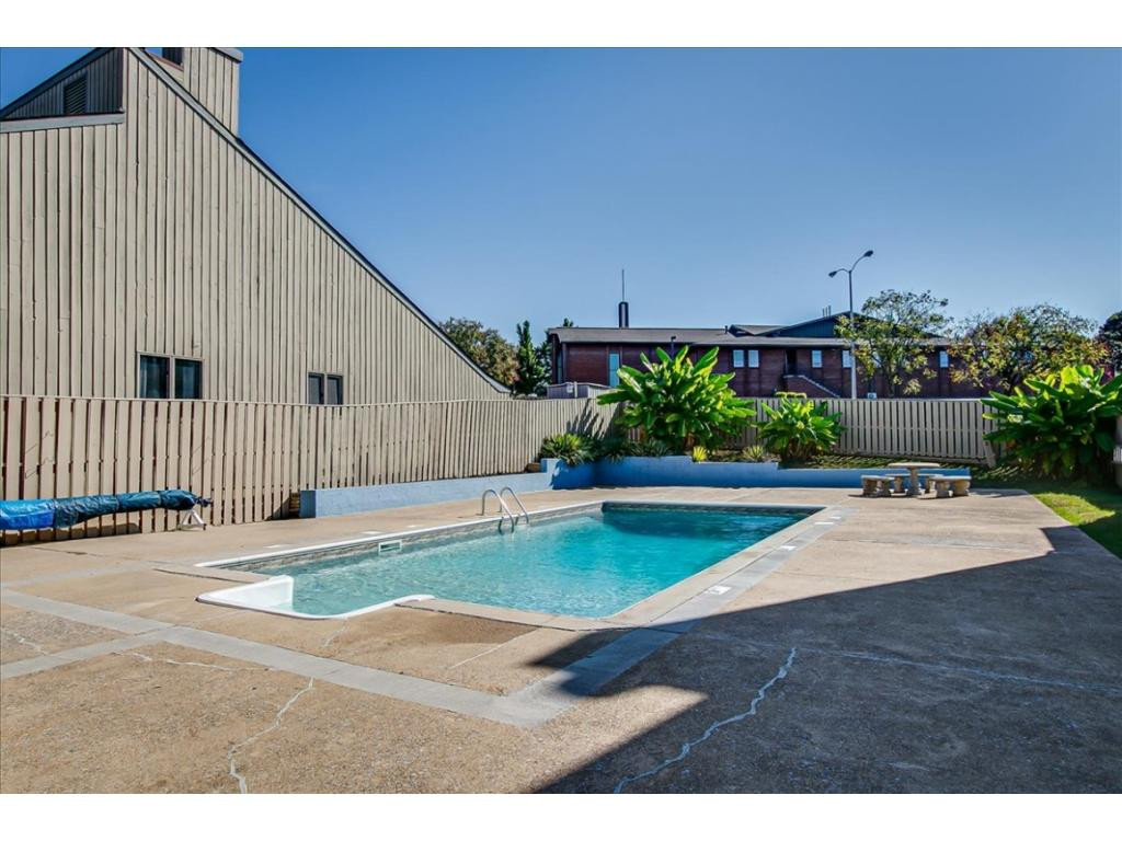 112 Scotland Road, Unit B3 Kingsport, TN 37660 - Photo 31 of 32 Pool Area