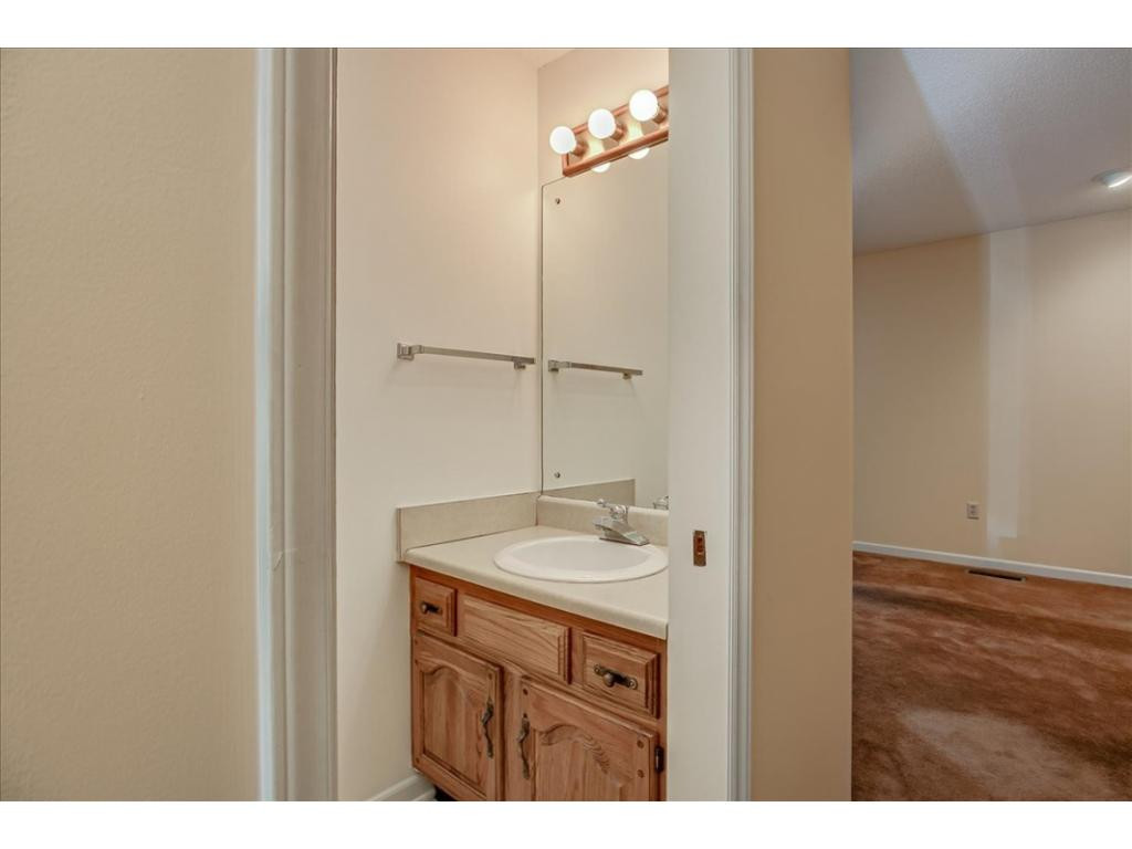 112 Scotland Road, Unit B3 Kingsport, TN 37660 - Photo 9 of 32 Half Bath on Main Level