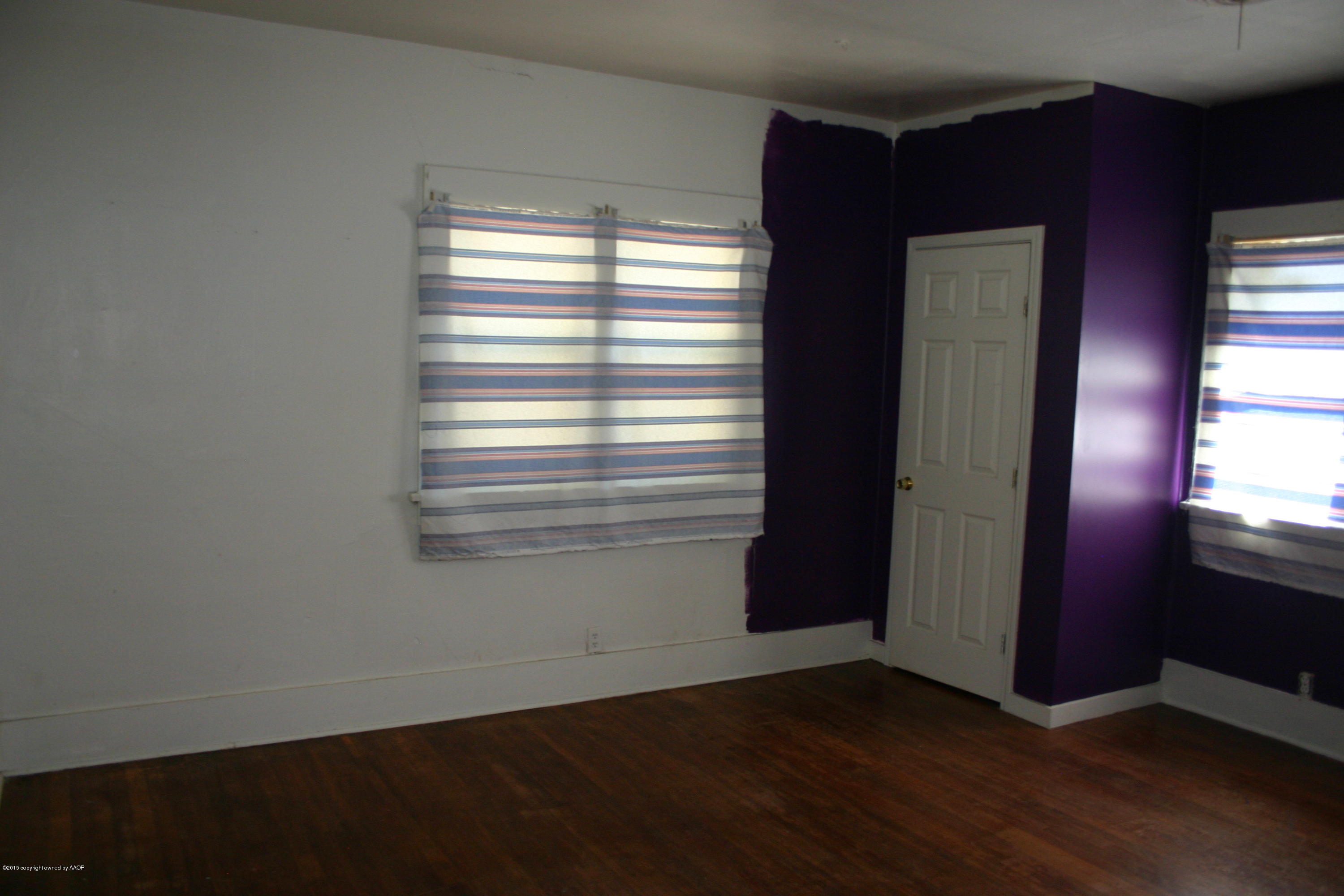2214 South Taylor Street Amarillo, TX 79109 - Photo 19 of 30 a view of an empty room with wooden floor and a window