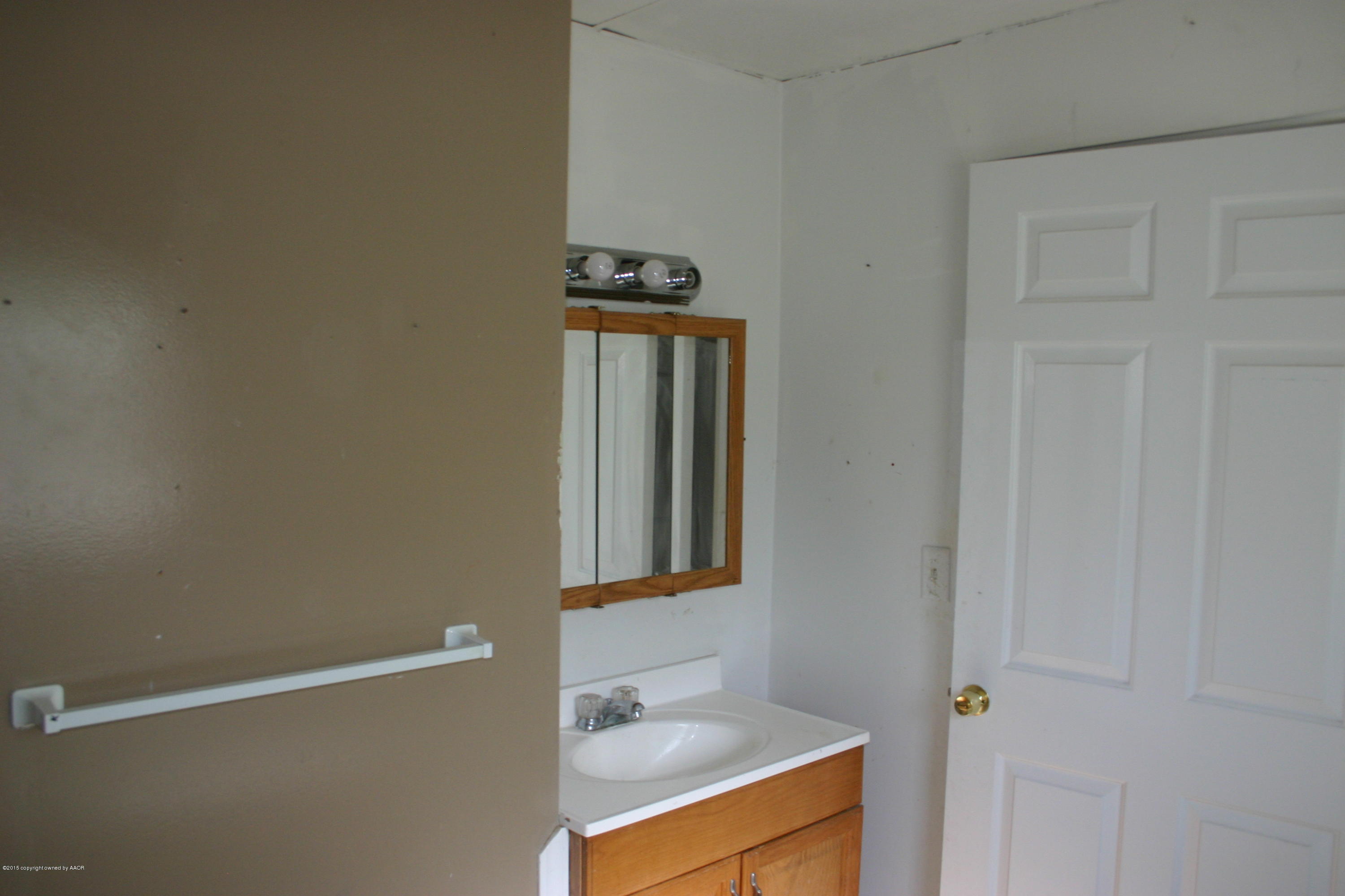 2214 South Taylor Street Amarillo, TX 79109 - Photo 23 of 30 a bathroom with a sink