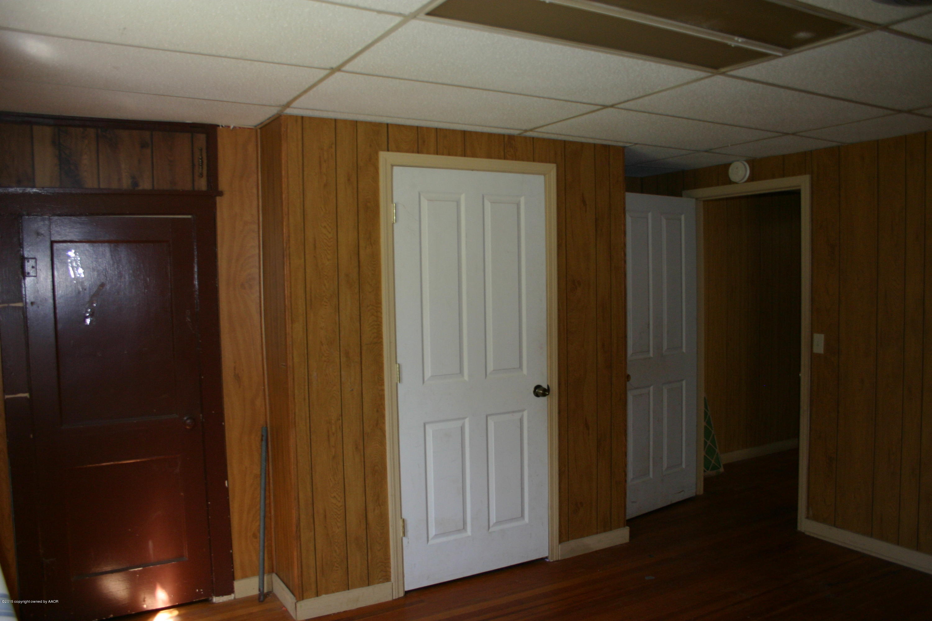 2214 South Taylor Street Amarillo, TX 79109 - Photo 27 of 30 a view of a hallway