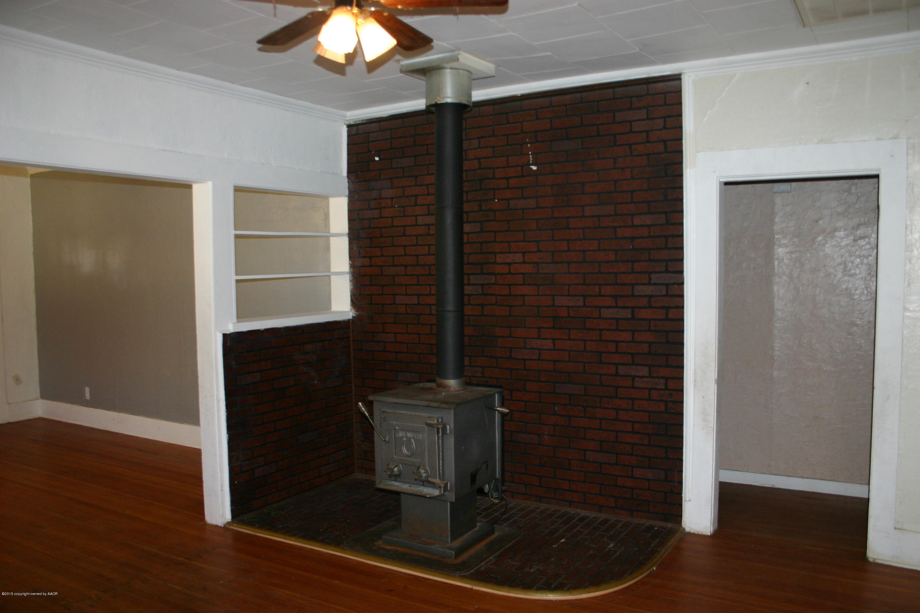2214 South Taylor Street Amarillo, TX 79109 - Photo 9 of 30 a view of livingroom with hardwood floor and hallway