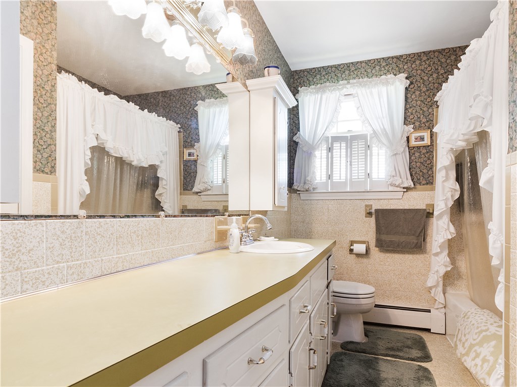 126 Ferry Road Bristol, RI 02809 - Photo 26 of 28 Gallery Image 26