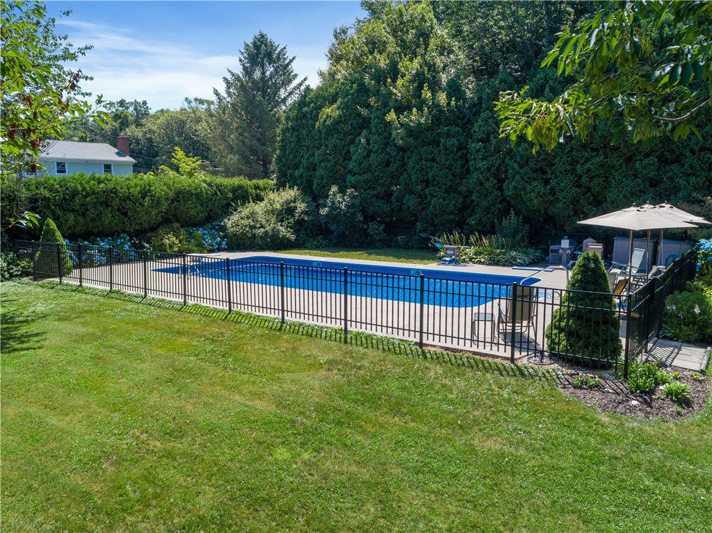 126 Ferry Road Bristol, RI 02809 - Photo 8 of 28 Gallery Image 8