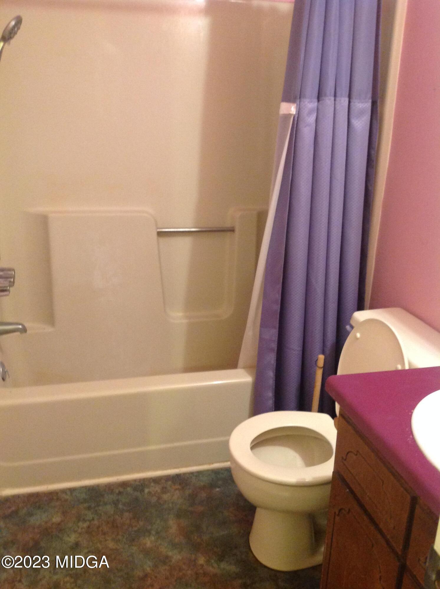 6251 Columbus Road Macon, GA 31206 - Photo 23 of 33 a bathroom with a toilet a sink and bathtub