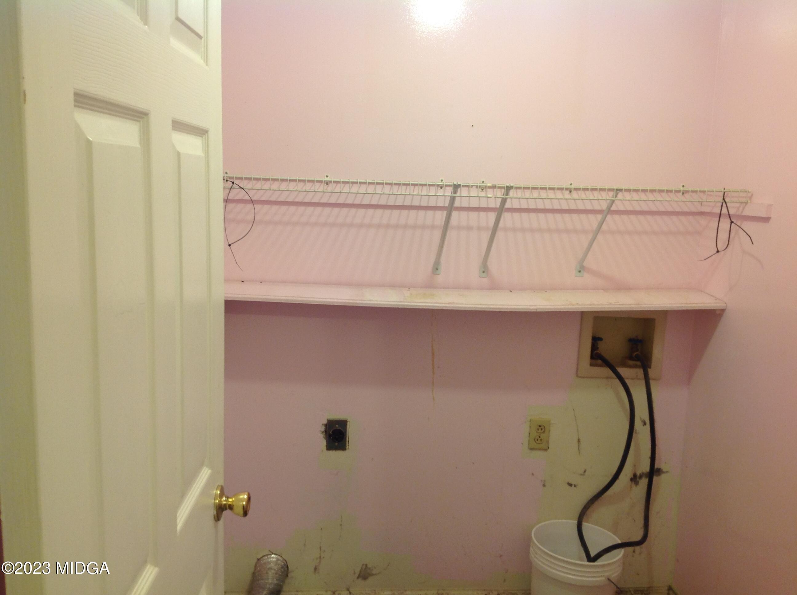 6251 Columbus Road Macon, GA 31206 - Photo 25 of 33 a bathroom with a shower