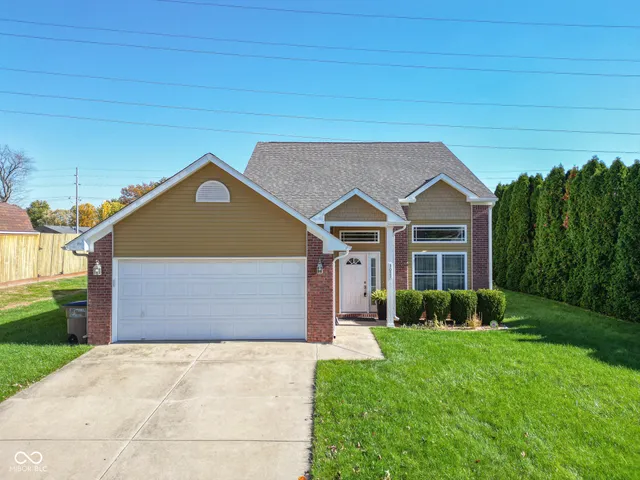 $299,900 | 3055 Fox Ridge Drive, Columbus, IN 47203