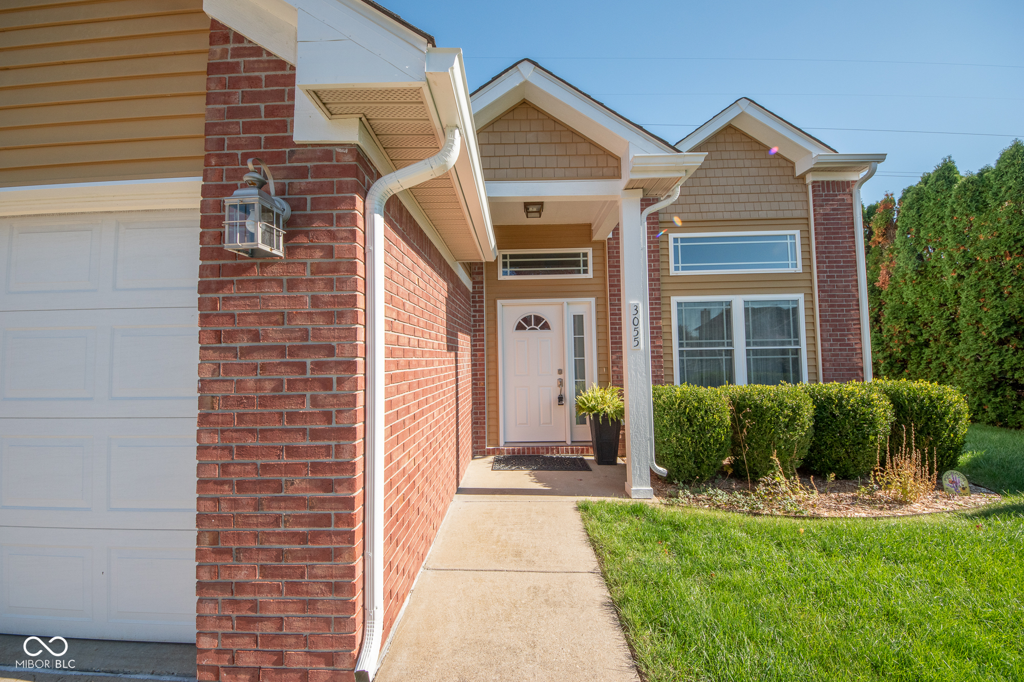 3055 Fox Ridge Drive Columbus, IN 47203 - Photo 2 of 34
