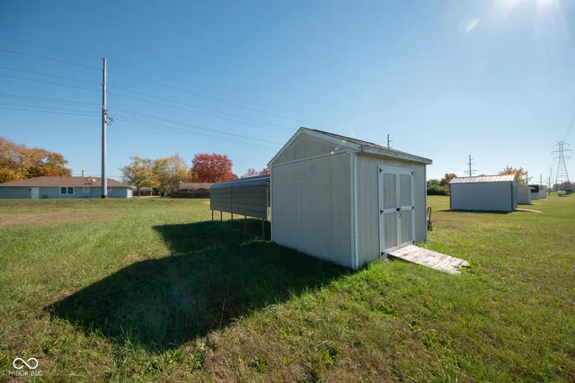 $299,900 | 3055 Fox Ridge Drive, Columbus, IN 47203